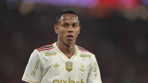Wallace Yan jogador do Flamengo durante partida contra o Atlético-MG no estádio Maracanã pelo campeonato Copa Do Brasil 2025. Foto: Thiago Ribeiro/AGIF