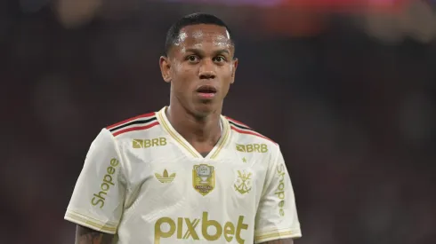 RJ – RIO DE JANEIRO – 31/07/2025 – COPA DO BRASIL 2025, FLAMENGO X ATLETICO-MG – Wallace Yan jogador do Flamengo durante partida contra o Atletico-MG no estadio Maracana pelo campeonato Copa Do Brasil 2025. Foto: Thiago Ribeiro/AGIF