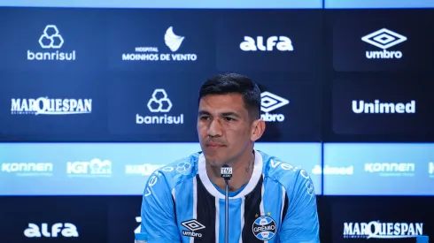 Balbuena e Carlos Vinícius estão próximos de estrear pelo Grêmio