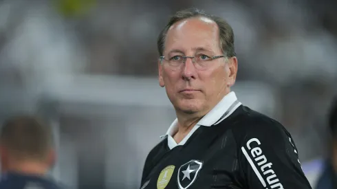 RJ – RIO DE JANEIRO – 26/07/2025 – BRASILEIRO A 2025, BOTAFOGO X CORINTHIANS – John Textor CEO do Botafogo durante partida contra o Corinthians no estadio Engenhao pelo campeonato Brasileiro A 2025. Foto: Thiago Ribeiro/AGIF