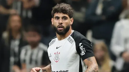 Yuri Alberto durante confronto contra o Atlético-MG no Campeonato Brasileiro de 2025.