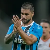 João Pedro volta a treinar no Grêmio e retorno aos jogos pode ser contra o Atlético-MG ou Ceará