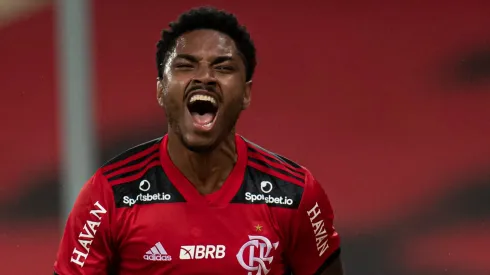 Vitinho jogador do Flamengo comemora seu gol durante partida contra o Coritiba no estádio Maracanã pelo campeonato Copa do Brasil 2021. Foto: Jorge Rodrigues/AGIF