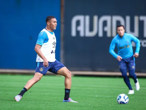 Atacante Carlos Vinicius estreia no Brasileirão no domingo (10)