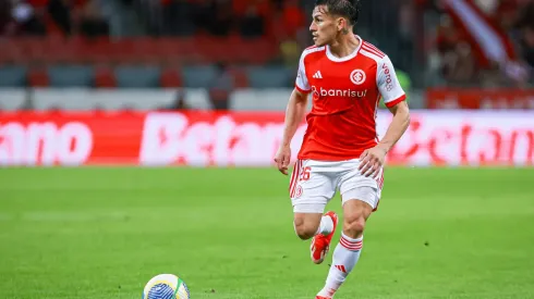 RS – PORTO ALEGRE – 25/08/2024 – BRASILEIRO A 2024, INTERNACIONAL X CRUZEIRO – Alexandro Bernabei jogador do Internacional durante partida contra o Cruzeiro no estadio Beira-Rio pelo campeonato Brasileiro A 2024. Foto: Maxi Franzoi/AGIF