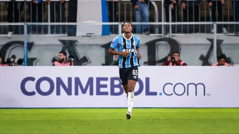 Riquelme durante jogo do Grêmio. Foto: Maxi Franzoi/AGIF