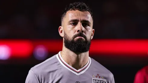 SP – SAO PAULO – 17/05/2025 – BRASILEIRO A 2025, SAO PAULO X GREMIO – Jandrei goleiro do Sao Paulo durante entrada em campo para partida contra o Gremio no estadio Morumbi pelo campeonato Brasileiro A 2025. Foto: Fabio Giannelli/AGIF