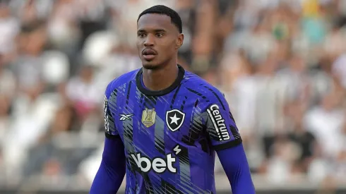 John durante confronto contra o Cruzeiro no Brasileirão 2025.