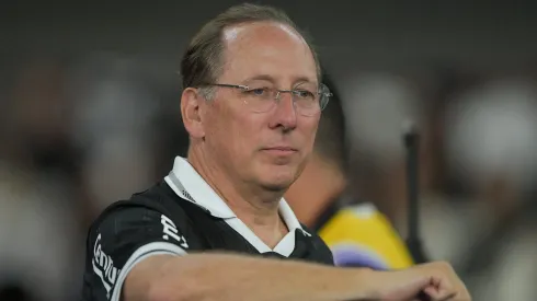 RJ – RIO DE JANEIRO – 26/07/2025 – BRASILEIRO A 2025, BOTAFOGO X CORINTHIANS – John Textor CEO do Botafogo durante partida contra o Corinthians no estadio Engenhao pelo campeonato Brasileiro A 2025. Foto: Thiago Ribeiro/AGIF