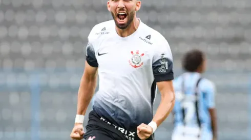 Fora dos planos de Dorival Júnior, Corinthians rescinde com meia Jesse Costa
