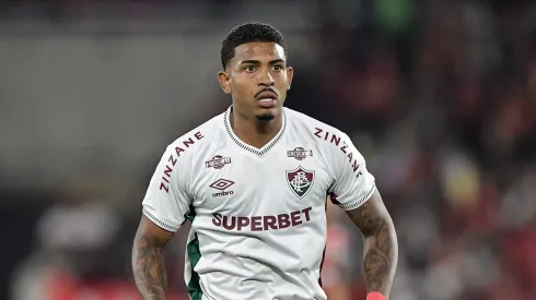 John Kennedy durante confronto contra o Flamengo no Brasileirão 2025.