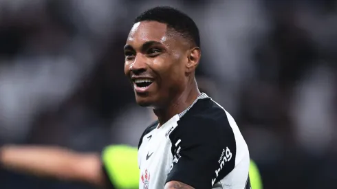 Vitinho durante partida contra o Bahia no Brasileirão 2025.