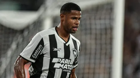 Júnior Santos durante confronto contra o Vitória na Copa do Brasil 2024.