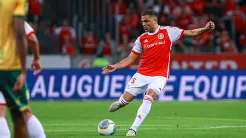RS – PORTO ALEGRE – 16/09/2024 – BRASILEIRO A 2024, INTERNACIONAL X CUIABA – Gabriel Mercado jogador do Internacional durante partida contra o Cuiaba no estadio Beira-Rio pelo campeonato Brasileiro A 2024. Foto: Maxi Franzoi/AGIF