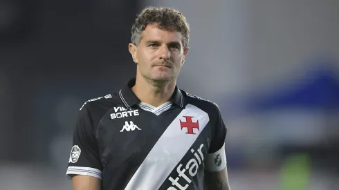 Vegetti durante confronto contra o Grêmio no Campeonato Brasileiro de 2025.