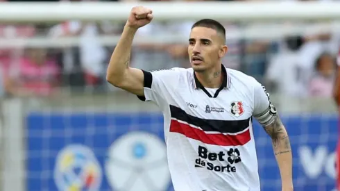 Thiago Galhardo, atacante do Santa Cruz. Foto: Marlon Costa/AGIF