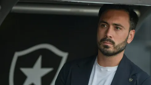 RJ – RIO DE JANEIRO – 03/08/2025 – BRASILEIRO A 2025, BOTAFOGO X CRUZEIRO – Davide Ancelotti tecnico do Botafogo durante partida contra o Cruzeiro no estadio Engenhao pelo campeonato Brasileiro A 2025. Foto: Thiago Ribeiro/AGIF