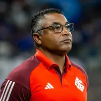 Roger Machado mantém cargo no Internacional com apoio dos jogadores, revela Lucas Collares