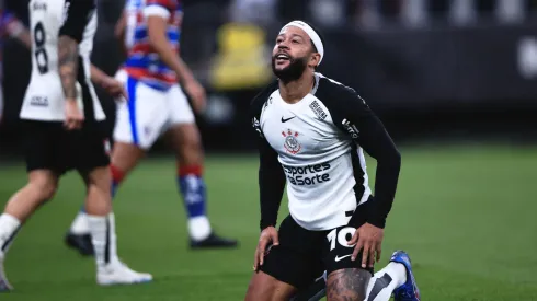 Depay vai continuar no Corinthians. Foto: Ettore Chiereguini/AGIF