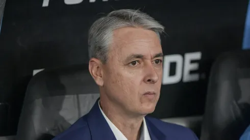 RJ – RIO DE JANEIRO – 14/08/2025 – COPA LIBERTADORES 2025, BOTAFOGO X LDU – Tiago Nunes tecnico do LDU durante partida contra o Botafogo no estadio Engenhao pelo campeonato Copa Libertadores 2025. Foto: Thiago Ribeiro/AGIF