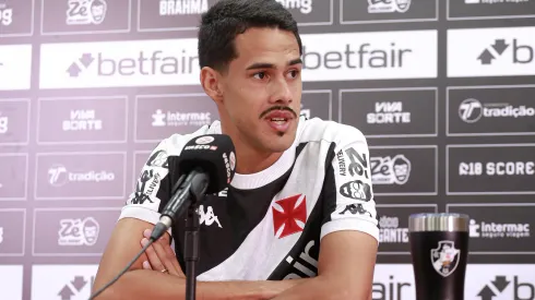 Foto: Matheus Lima/Vasco – Lucas Oliveira durante apresentação no Vasco.