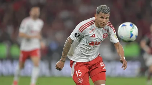 RJ – RIO DE JANEIRO – 13/08/2025 – COPA LIBERTADORES 2025, FLAMENGO X INTERNACIONAL – Aguirre jogador do Internacional durante partida contra o Flamengo no estadio Maracana pelo campeonato Copa Libertadores 2025. Foto: Thiago Ribeiro/AGIF