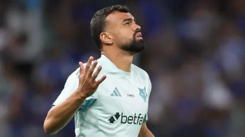 Fabrício Bruno durante confronto contra o Internacional no Campeonato Brasileiro de 2025.