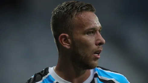 Arthur deve ficar no Grêmio após fim do empréstimo da Juventus