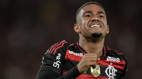 Samuel Lino em partida pelo Flamengo. Foto: Thiago Ribeiro/AGIF