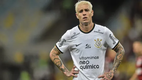 Roger Guedes jogador do Corinthians lamenta derrota ao final da partida contra o Flamengo no estadio Maracana pelo campeonato Copa Libertadores 2022.