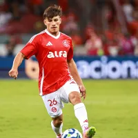 Com Bernabei suspenso, Roger Machado testa Victor Gabriel e Braian Aguirre na lateral-esquerda