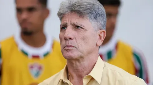 SANTOS, BRAZIL – AUGUST 31: Renato Gaucho head coach of Fluminense looks on during the Brasileirao 2025 match between Santos and Fluminense at Urbano Caldeira Stadium (Vila Belmiro) on August 31, 2025 in Santos, Brazil. (Photo by Ricardo Moreira/Getty Images)