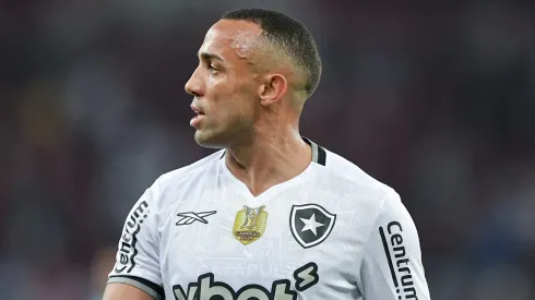 Marçal durante confronto contra o Flamengo no Campeonato Brasileiro de 2025.