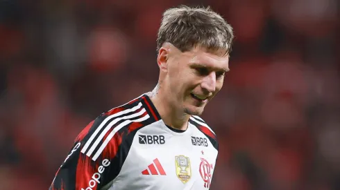 Lateral do Flamengo faz desabafo após Uruguai garantir vaga na Copa