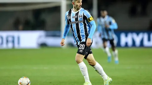 CURITIBA, BRAZIL – AUGUST 13: Mathias Villasanti of Gremio looks on during the Copa CONMEBOL Libertadores round of 16 first leg match between Gremio and Fluminense at Couto Pereira Stadium on August 13, 2024 in Curitiba, Brazil. (Photo by Heuler Andrey/Getty Images)