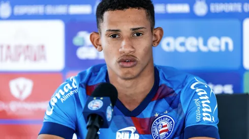 Foto: Letícia Martins/EC Bahia – Tiago durante entrevista coletiva no Bahia.