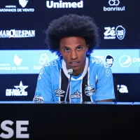 Torcedores do Corinthians debocham de Willian no Grêmio: “Esse é aquele que só joga na Europa?”
