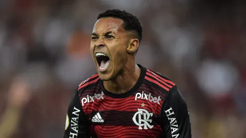 Lázaro foi revelado pelo Flamengo.