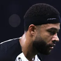 Memphis Depay sai no 1º tempo, mas Corinthians vence o Athletico-PR e avança na Copa do Brasil