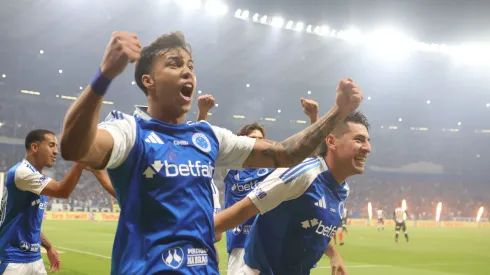 Kaio Jorge comemorando gol em Cruzeiro x Atlético-MG pela Copa do Brasil 2025. Foto: Gilson Lobo/AGIF