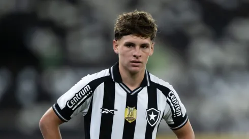 Álvaro Montoro não entrou em campo pelo Botafogo contra o Vasco