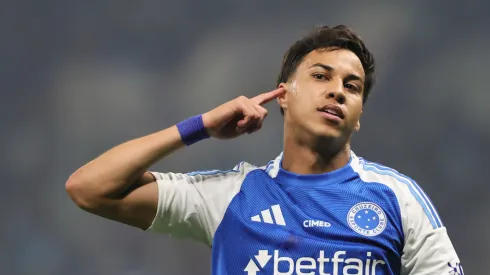 Kaio Jorge jogador do Cruzeiro comemora seu gol durante partida contra o Atlético-MG no estádio Mineirão pelo campeonato Copa Do Brasil 2025. Foto: Gilson Lobo/AGIF
