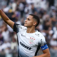 Luiz Gustavo Bahia sofre edema no tornozelo e fica fora dos treinamentos do Corinthians