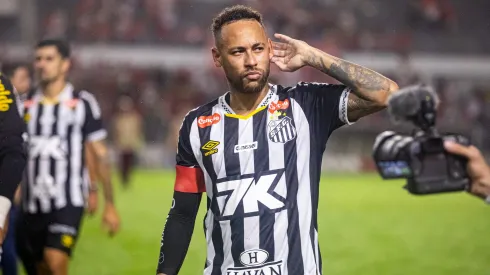 AL – MACEIO – 22/05/2025 – COPA DO BRASIL 2025, CRB X SANTOS – Neymar provoca torcida do CRB, apos eliminacao nos penaltis, estadio Rei Pele pelo campeonato Copa Do Brasil 2025. Foto: Itawi Albuquerque/AGIF