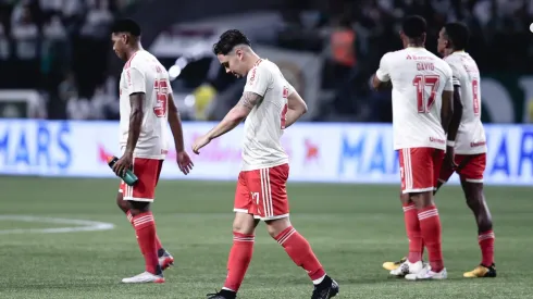 SP – Sao Paulo – 24/07/2022 – BRASILEIRO A 2022, PALMEIRAS X INTERNACIONAL – jogador do Internacional lamenta derrota ao final da partida contra o Palmeiras no estadio Arena Allianz Parque pelo campeonato Brasileiro A 2022. Foto: Ettore Chiereguini/AGIF