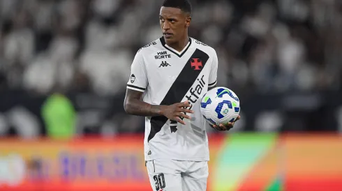 RJ – RIO DE JANEIRO – 11/09/2025 – COPA DO BRASIL 2025, BOTAFOGO X VASCO – Robert Renan jogador do Vasco durante partida contra o Botafogo no estadio Engenhao pelo campeonato Copa Do Brasil 2025. Foto: Thiago Ribeiro/AGIF