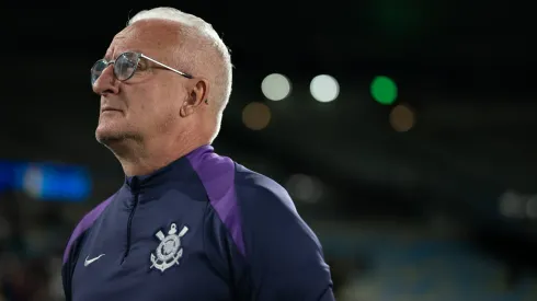 RJ – RIO DE JANEIRO – 13/09/2025 – BRASILEIRO A 2025, FLUMINENSE X CORINTHIANS – Dorival Junior tecnico do Corinthians durante partida contra o Fluminense no estadio Maracana pelo campeonato Brasileiro A 2025. Foto: Jorge Rodrigues/AGIF