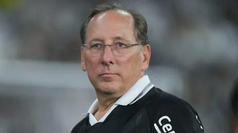 RJ – RIO DE JANEIRO – 26/07/2025 – BRASILEIRO A 2025, BOTAFOGO X CORINTHIANS – John Textor CEO do Botafogo durante partida contra o Corinthians no estadio Engenhao pelo campeonato Brasileiro A 2025. Foto: Thiago Ribeiro/AGIF