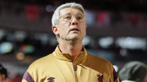 Odair Hellmann durante confronto contra o Corinthians na Copa do Brasil de 2025.