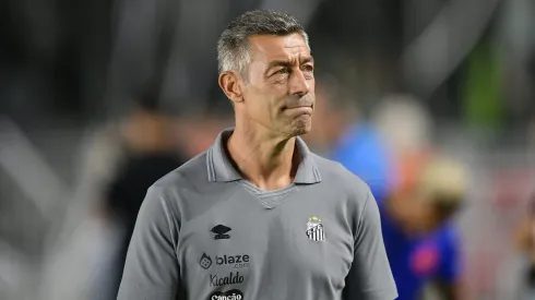 RJ – RIO DE JANEIRO – 30/03/2025 – BRASILEIRO A 2025, VASCO X SANTOS – Pedro Caixinha tecnico do Santos durante partida contra o Vasco no estadio Sao Januario pelo campeonato Brasileiro A 2025. Foto: Thiago Ribeiro/AGIF